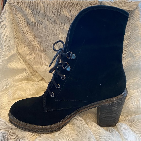 White Mountain Fall Black Suede Leather Booties w/ 3.5”Heel - size 8 - Picture 13 of 16